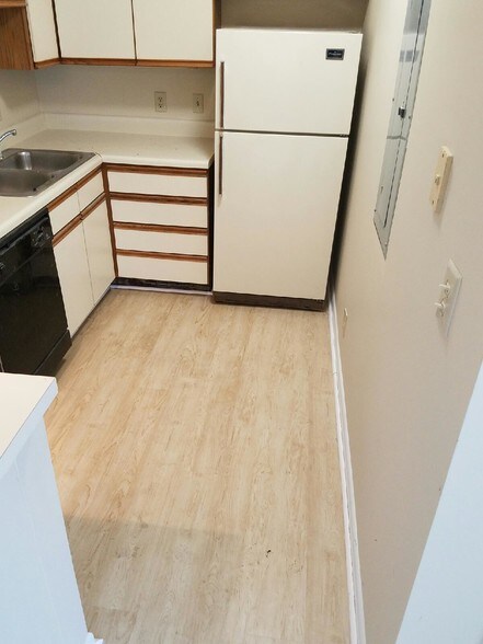 Kitchen - 900 19th Ave S