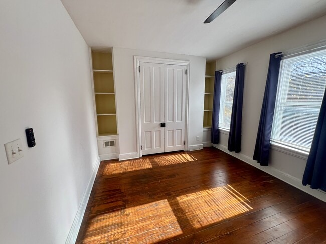 Building Photo - 533 W Walnut St