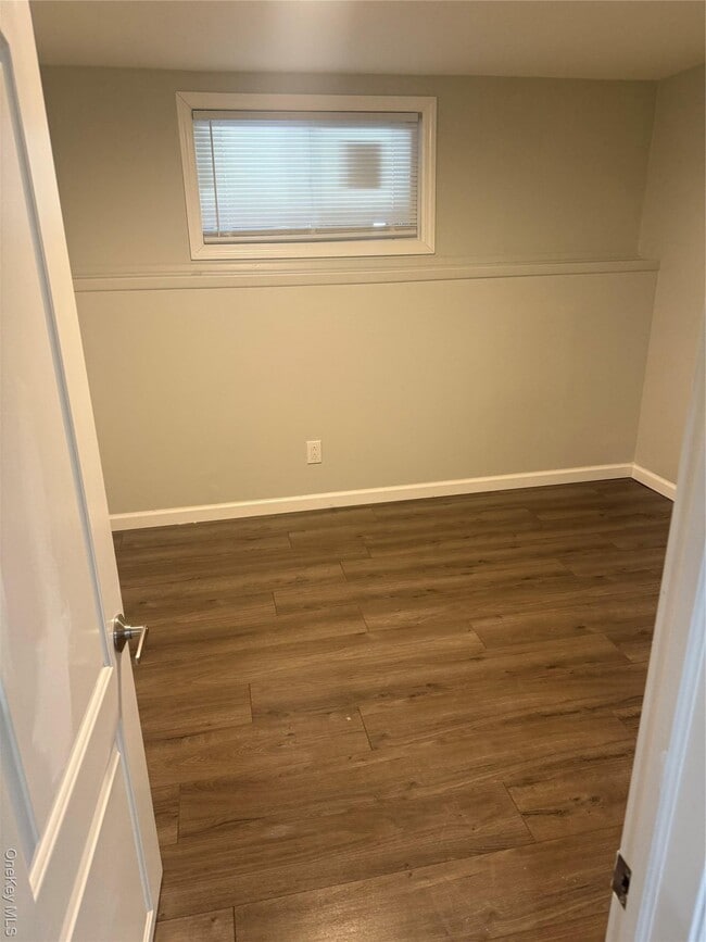 Building Photo - 1029 Commack Rd