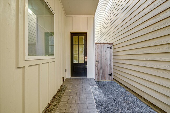 Building Photo - 1614 Northwood St