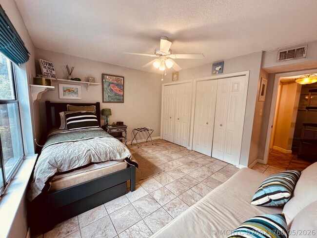 Building Photo - 225 S Tropical Trail