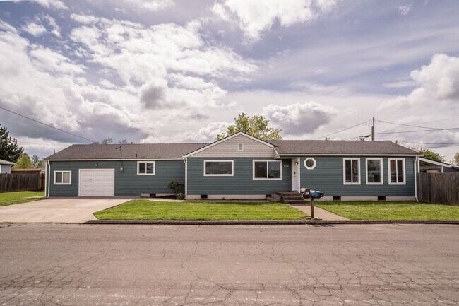 Primary Photo - 230 15th Ave SE