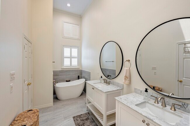 Building Photo - 5014 Mellon St