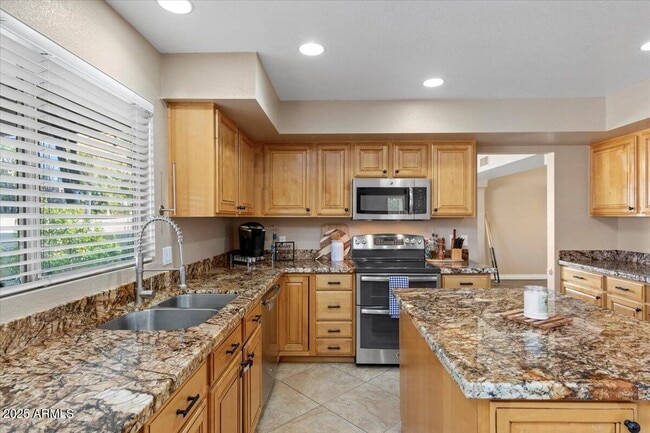 Building Photo - 6776 W Tonto Dr