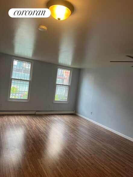 Building Photo - 244 E 110th St
