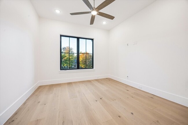 Building Photo - 431 W 30th St