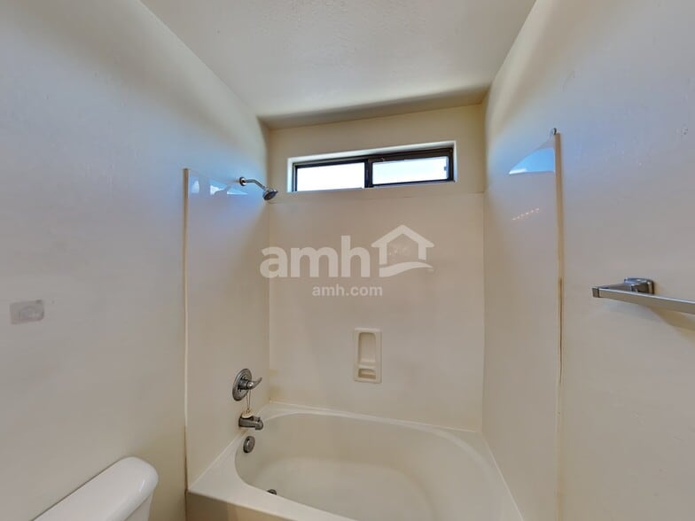 Building Photo - 3822 W South Butte Rd