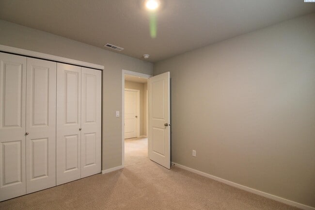 Building Photo - Newer Construction! 4 Bed/2.5 Bath Home