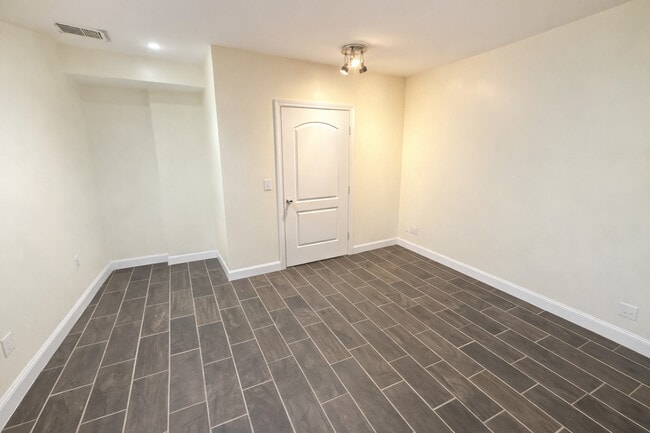 Building Photo - 2817 N Clybourn Ave