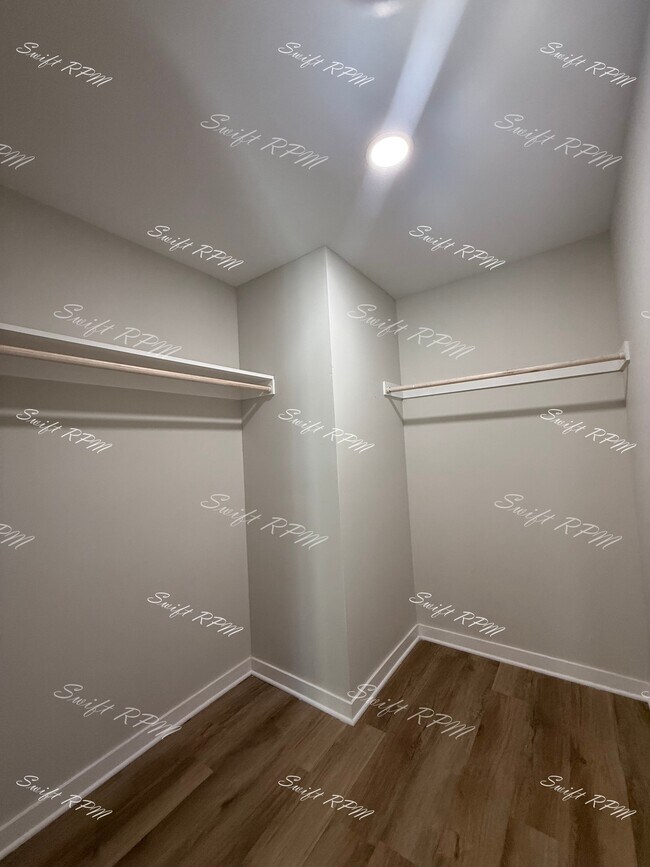 Building Photo - 1030 Oakland Ave