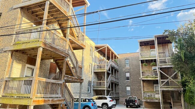 Building Photo - 4606 N Seeley Ave