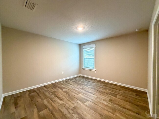 Building Photo - 7836 Lakeside Oaks Dr