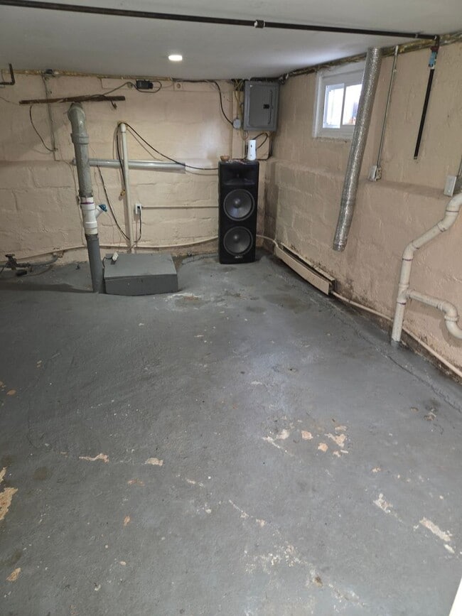 Building Photo - 24 Valley St