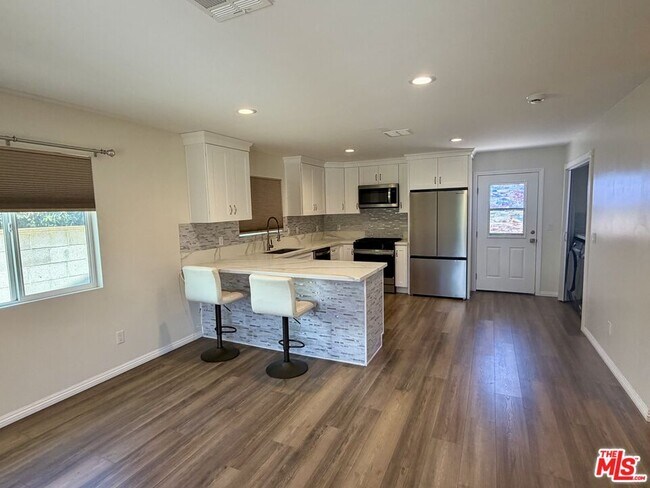 Building Photo - 3543 Sanborn Ave