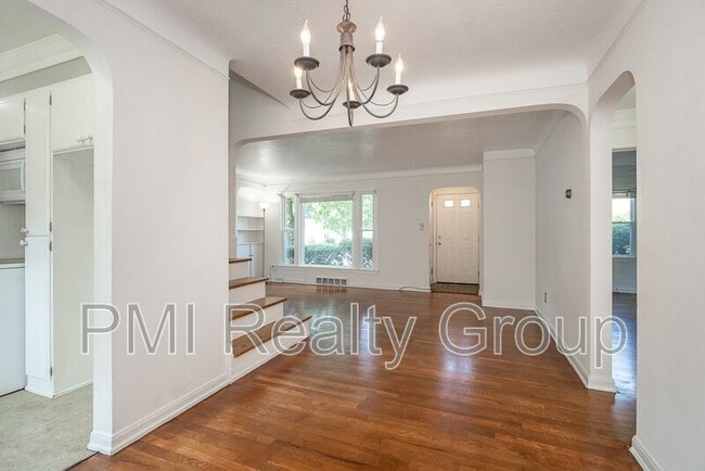 Building Photo - 1547 Sherbrook Rd