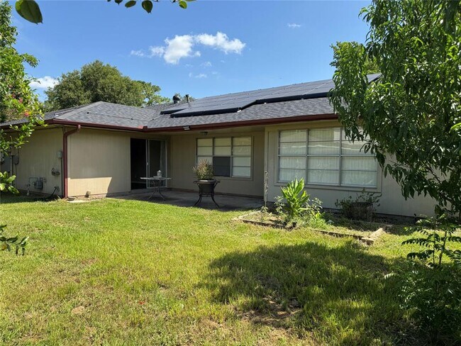 Building Photo - 15538 Baybrook Dr