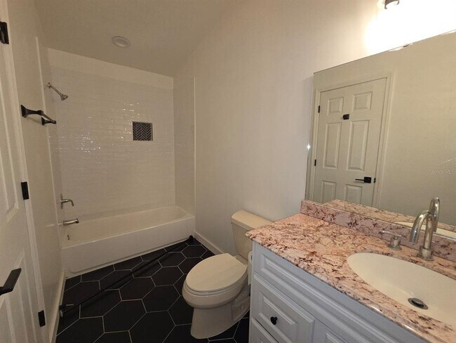 Building Photo - 1746 Foxhall Cir