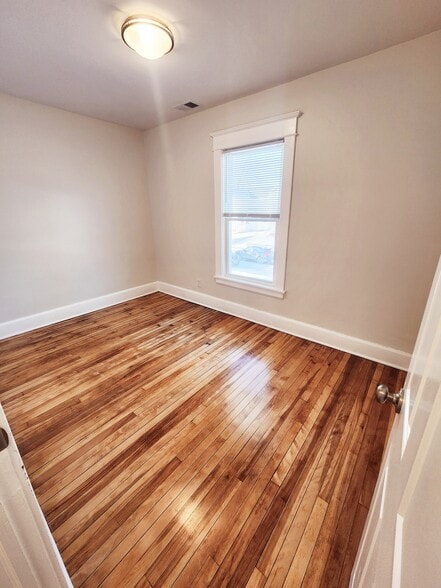 Building Photo - 626 Reaney Ave