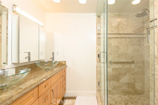 Building Photo - 3322 Via Lido