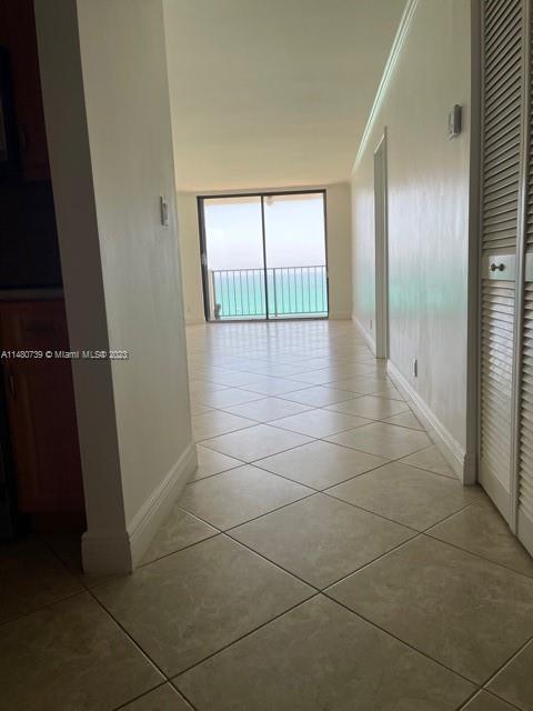 Building Photo - 2625 Collins Ave