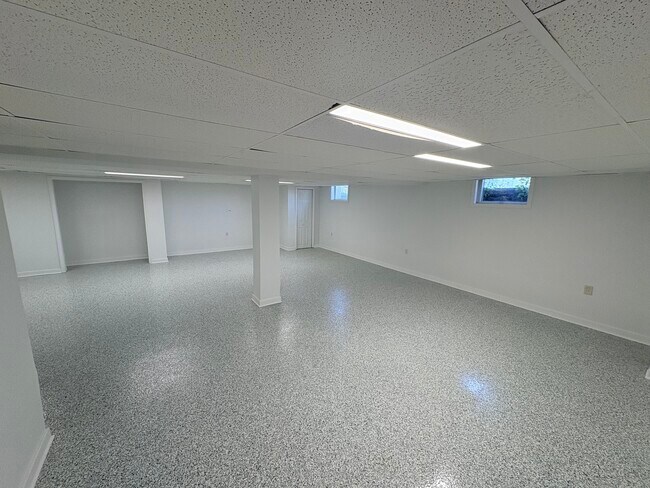 Building Photo - 7450 Webster St
