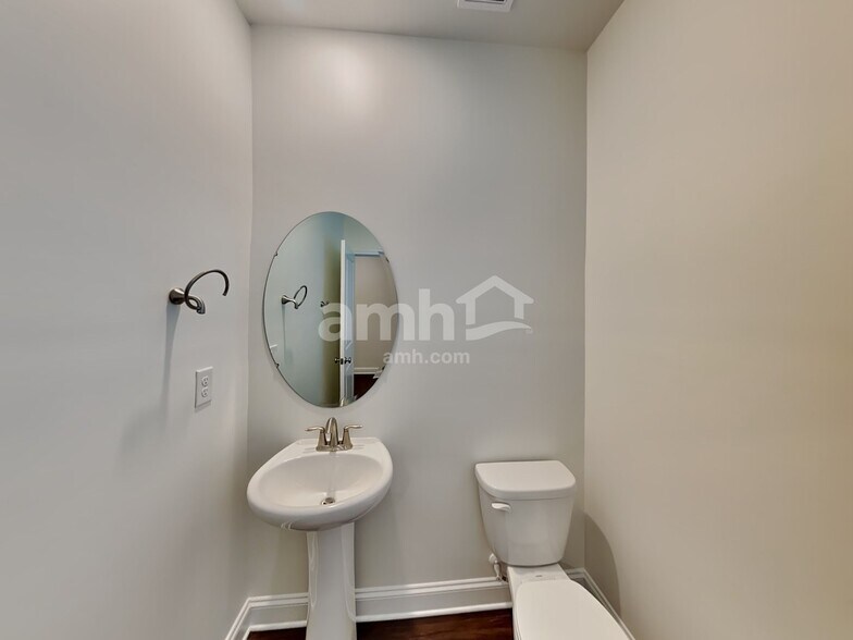 Building Photo - 559 Rivermist Dr