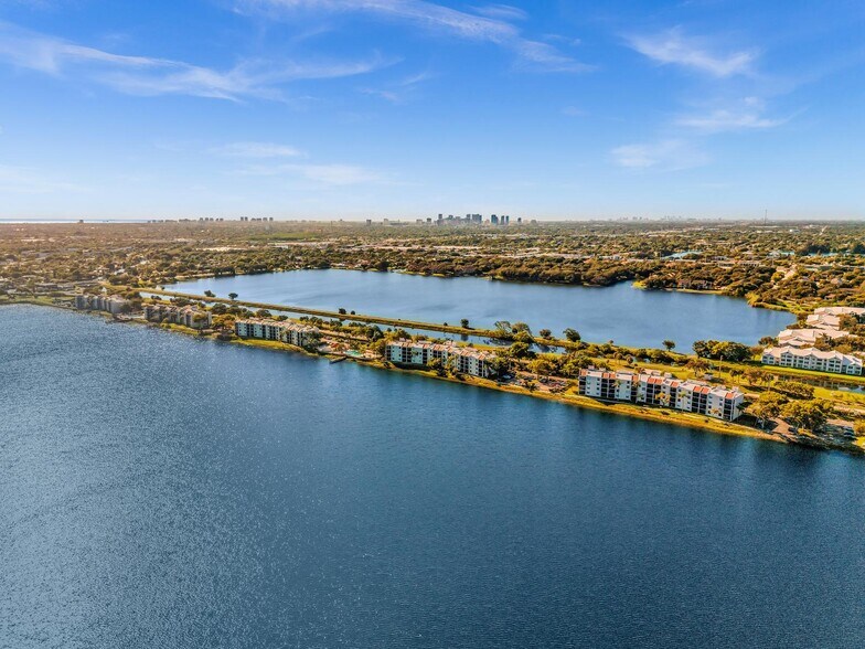Building Photo - 109 Lake Emerald Dr