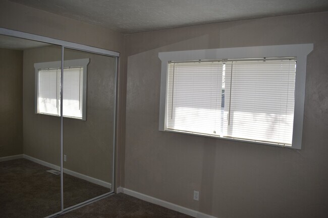 Building Photo - Modern home tucked away in the adorable little town of Brownsville.