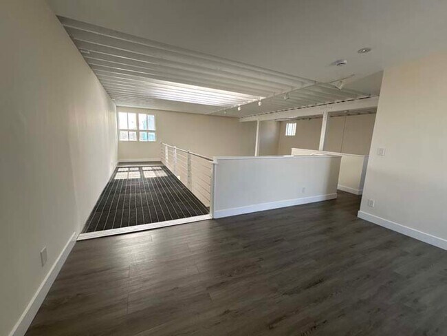 Building Photo - 915 Broadway St