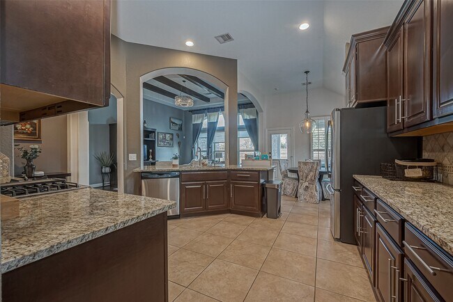 Building Photo - 6306 Hidden Alley Dr