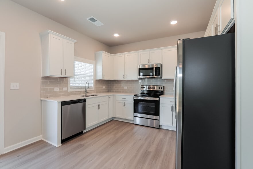 Building Photo - 3457 Sugarberry Dr