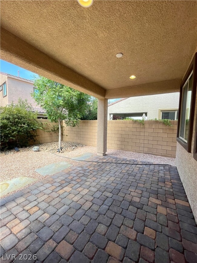 Building Photo - 9702 Canyon Landing Ave