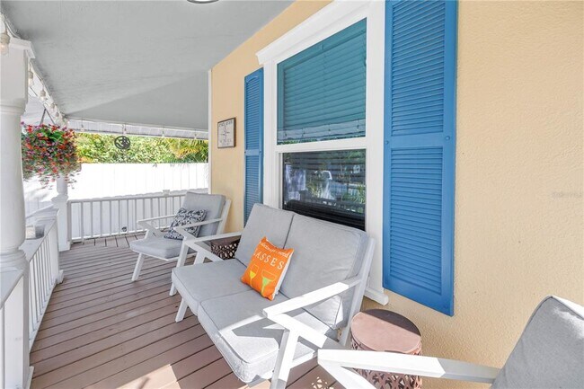 Building Photo - 748 11th Ave N