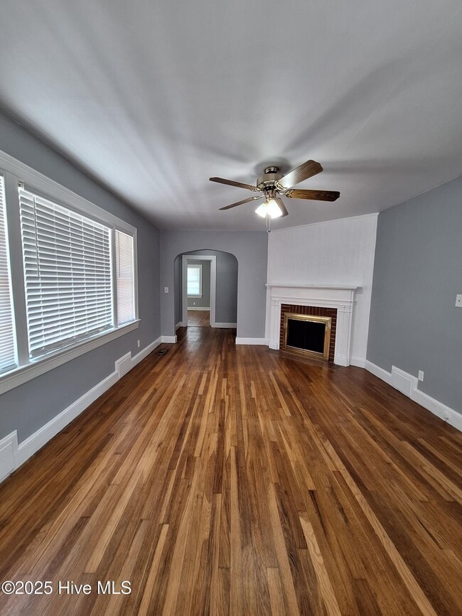 Building Photo - 2409 S Memorial Dr