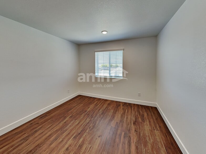 Building Photo - 8827 N 171st Dr