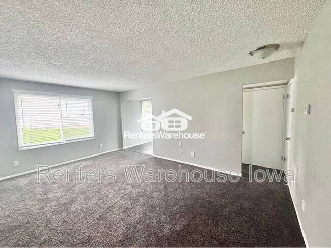 Building Photo - 2112 E Caulder Ave