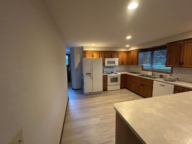 Building Photo - 4 Bedroom, 2 Bathroom House in Lynden with Fenced Yard