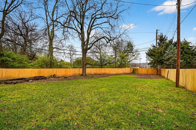 Building Photo - 3637 Sunset Dr