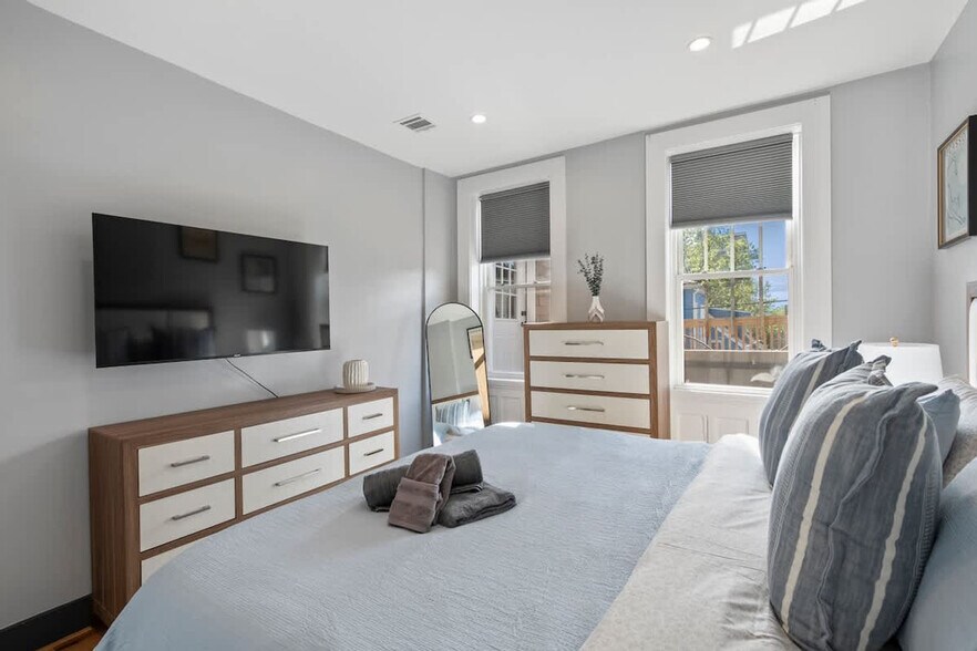 Building Photo - 334 Palisade Ave