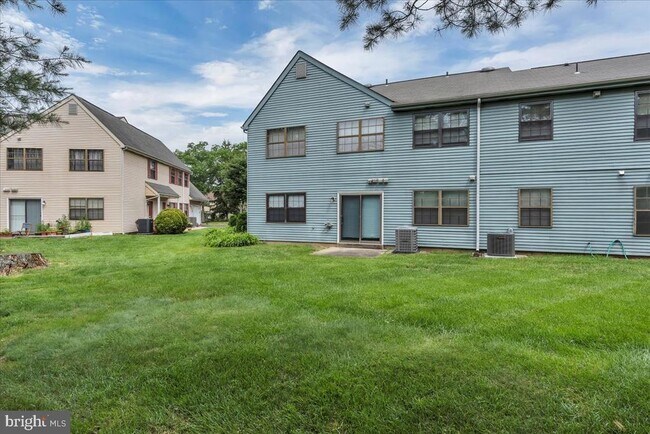 Building Photo - 422B Willow Turn