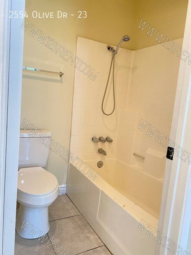 Building Photo - 2554 Olive Dr