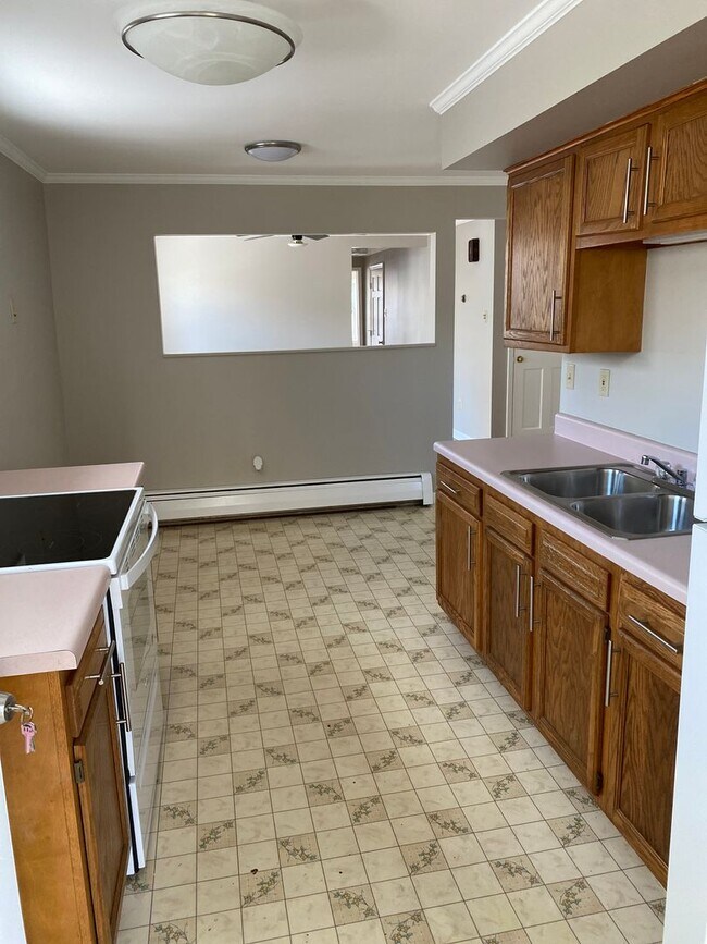 Building Photo - 406-408 Railroad Ave