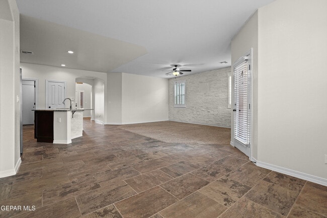 Building Photo - 12776 Runway Ave