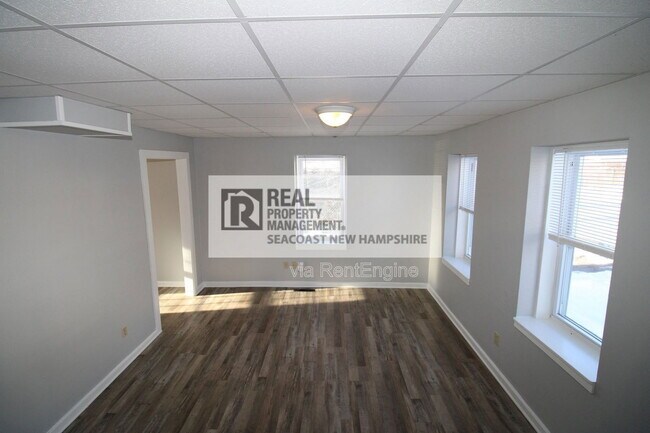 Building Photo - 10 Charles St