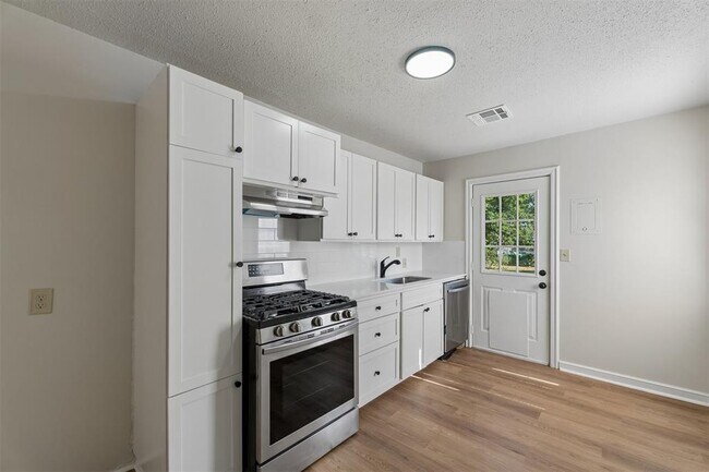 Building Photo - 912 SW 48th St