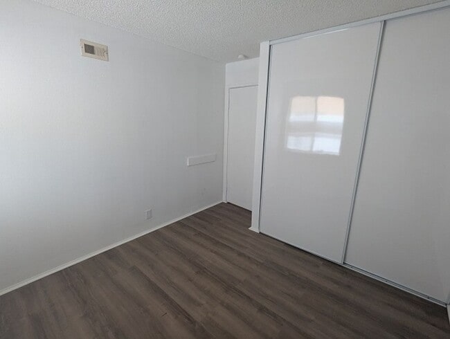 Building Photo - 4 Bedroom, 2 Bath - Single Story Home in P...