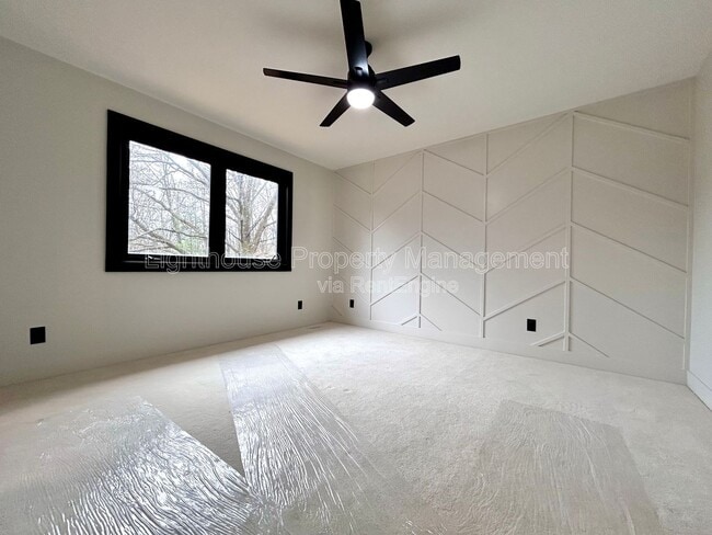 Building Photo - 1505 N Green Creek Rd