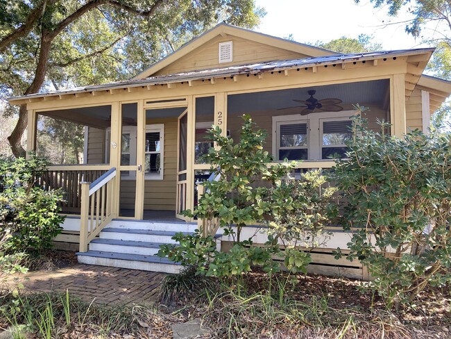 Primary Photo - Furnished Old Town Bluffton Cottage