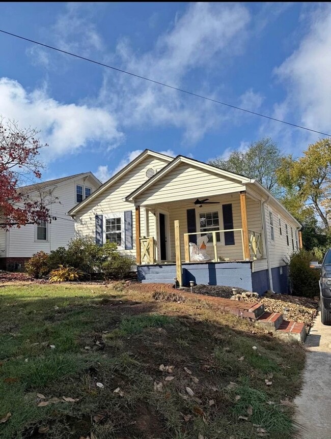 Building Photo - 1533 Harle Ave NW