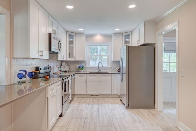 Building Photo - 617 Windemere Rd